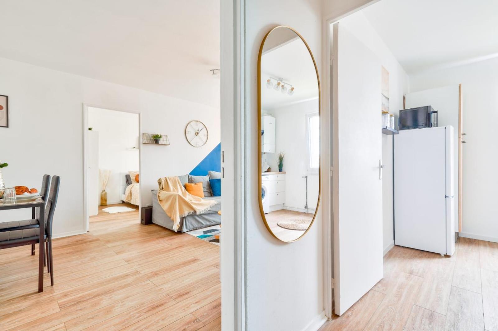 Le Cosy Yellow Appartement Lumineux A 5 Min De La Gare D'Evry Avec Parking Gratuit Courcouronnes Dış mekan fotoğraf