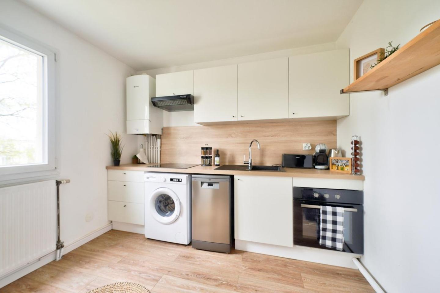 Le Cosy Yellow Appartement Lumineux A 5 Min De La Gare D'Evry Avec Parking Gratuit Courcouronnes Dış mekan fotoğraf