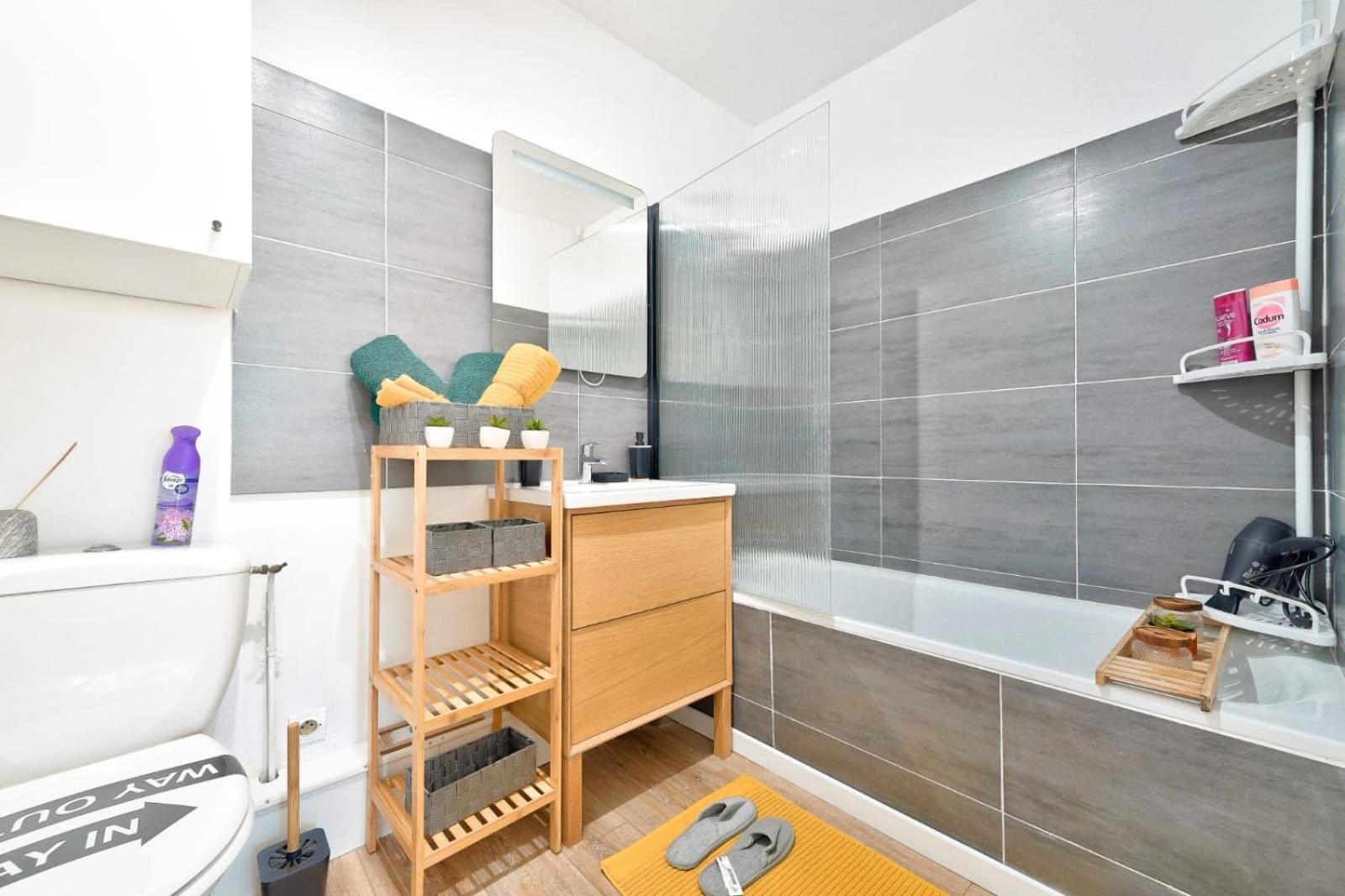 Le Cosy Yellow Appartement Lumineux A 5 Min De La Gare D'Evry Avec Parking Gratuit Courcouronnes Dış mekan fotoğraf